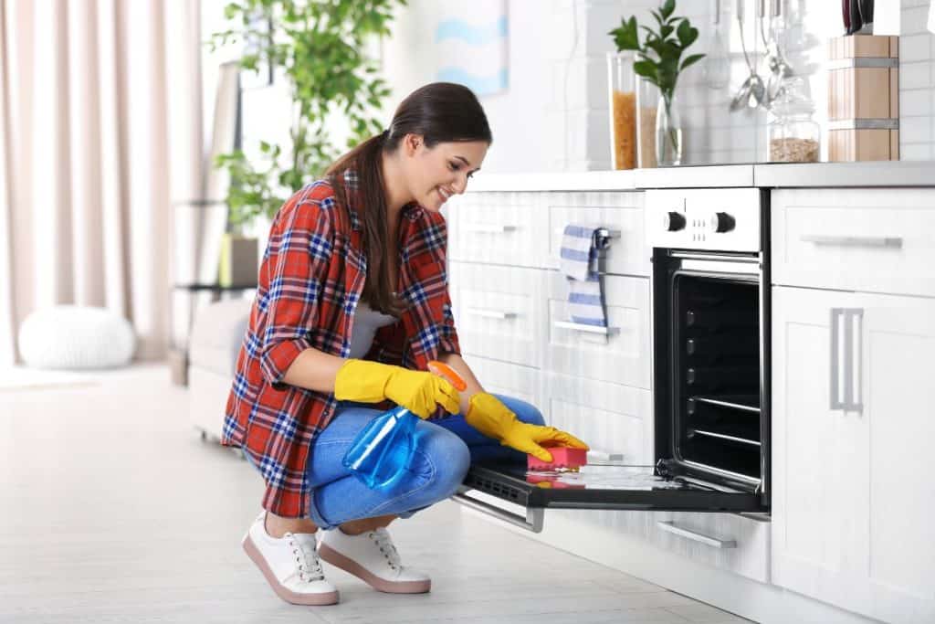 how to clean an oven door